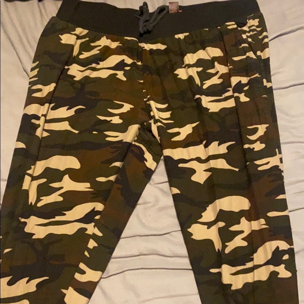 camouflage leggings black, brown, tan, dark green